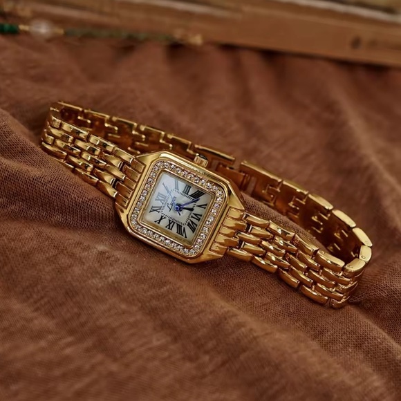 Panthere Classic Rectangle Stainless Steel Watch
Size adjustable - Picture 5 of 11